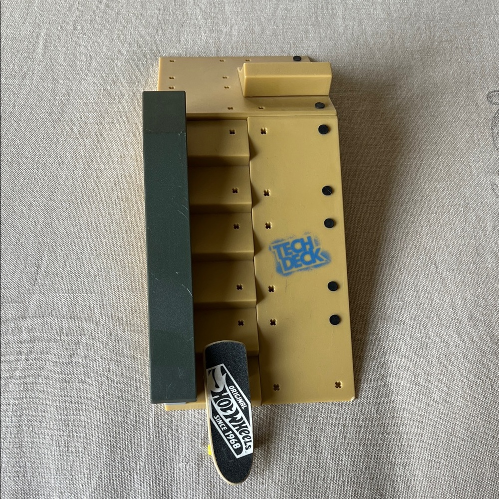 Tech Deck Yellow Fingerboard Skate Park Playset with Green Ramp